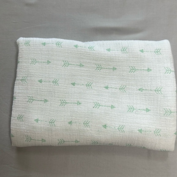 SwaddleMe - Muslin Cotton Swaddle Blanket with Arrow design - Picture 1 of 3